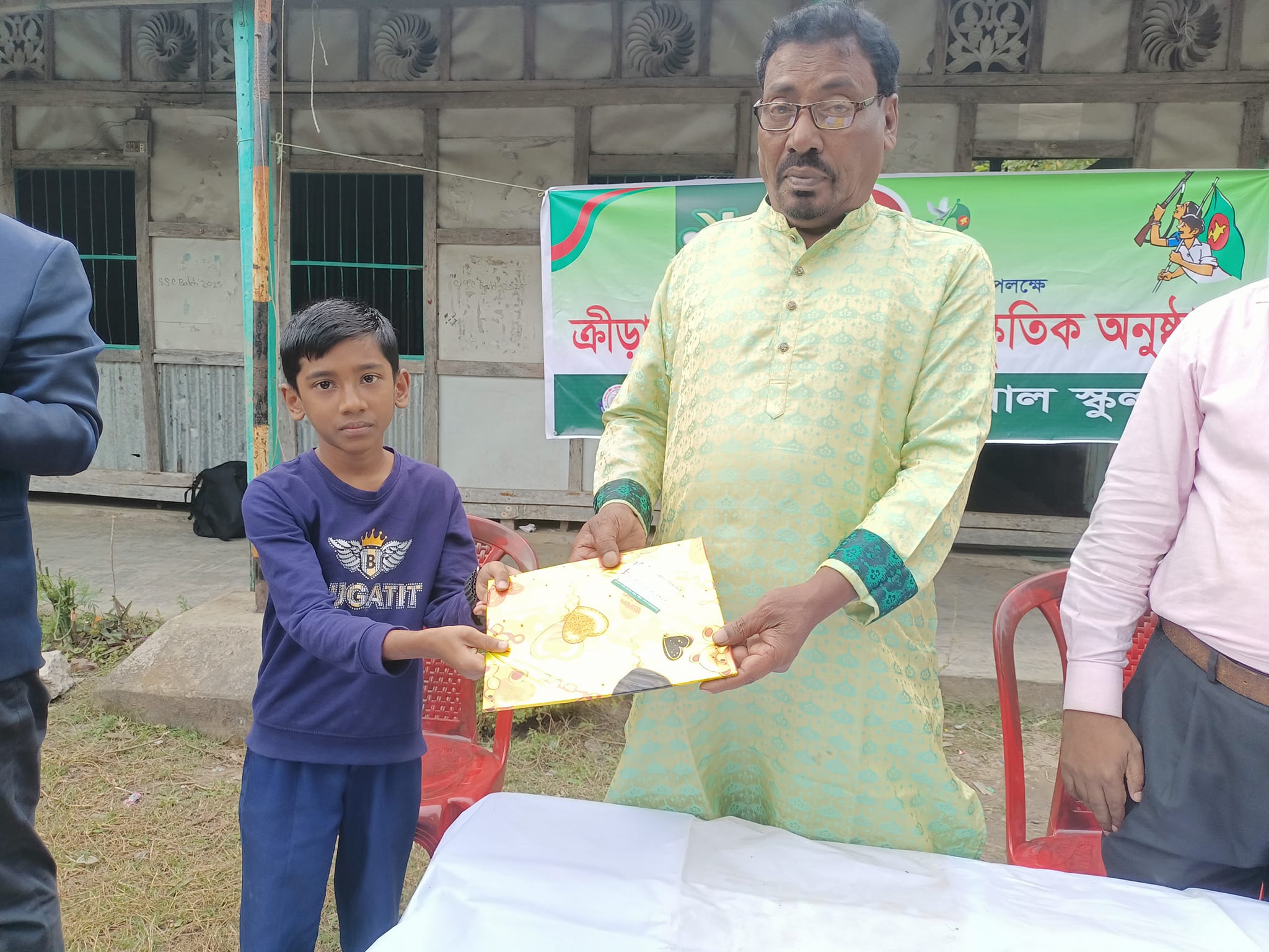 পুরস্কার বিতরণী ৮